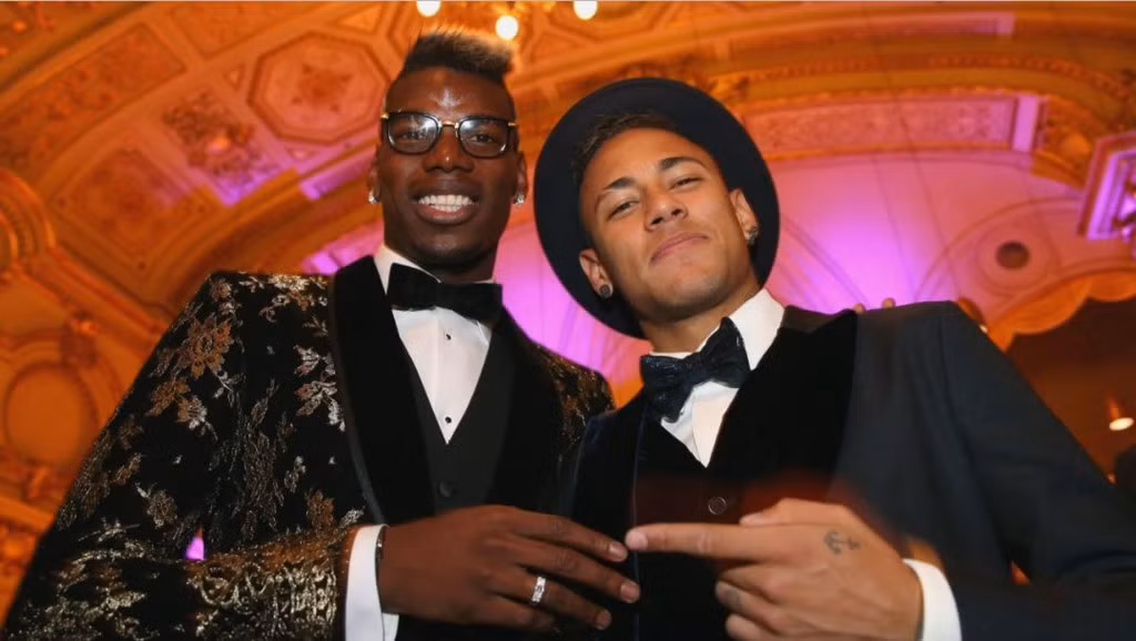 Neymar đã bất ngờ tiếp cận Paul Pogba và hy vọng tiền vệ người Pháp sẽ chuyển tới Ligue 1 thi đấu trong bối cảnh Pogba không thể hiện được nhiều ở Premier League.