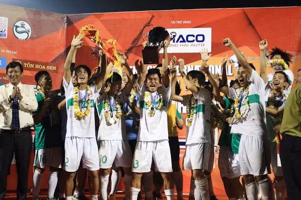 Cong Phuong, dong doi hoi quan chuan bi giai U21 Quoc te