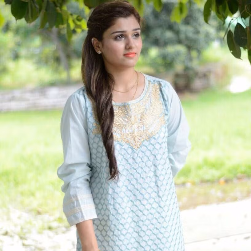 Chính sắc đẹp của mình Sayeda Mahpara khiến thái tử Ả Rập giàu có, đẹp trai phải tán tỉnh. Thế nhưng cô nàng này đã từ chối thẳng thừng với lý do đơn giản là cô bận đá bóng không có thời gian để yêu.