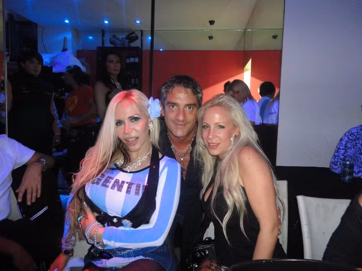 Roxana Suster sinh ra và lớn lên tại Argentina. Cô năm nay đã 33 tuổi, nhiều hơn siêu sao đồng hương Aguero tới 6 tuổi.