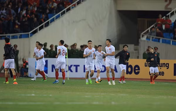 Bi trong tai xu ep, doi tuyen Viet Nam hoa tiec nuoi Thai Lan-Hinh-7