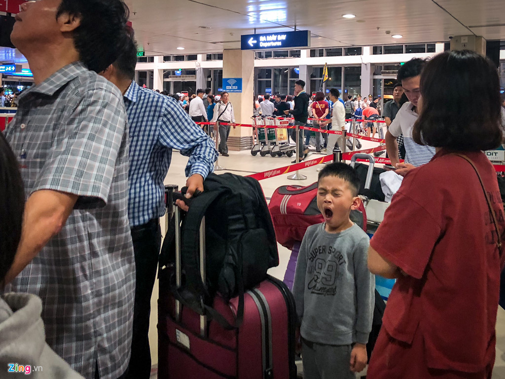 Tuy nhiên, thời gian di chuyển vào lúc sáng sớm khiến nhiều em không kịp thích nghi.