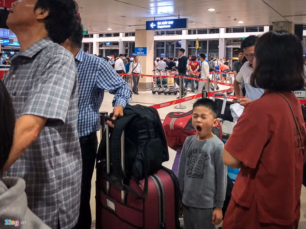 Tuy nhiên, thời gian di chuyển vào lúc sáng sớm khiến nhiều em không kịp thích nghi.