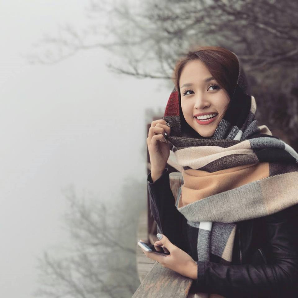 Vân Hugo cũng là một trong những hot girl Việt bắt đầu bước vào tuổi 30. Từng nổi tiếng với vai trò MC, người mẫu teen và sau đó là cả diễn viên. Cô nàng này giờ đã là bà mẹ 1 con nhưng vẫn khiến vạn người mê bởi nhan sắc trẻ mãi không già.