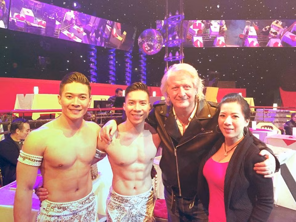 Mỹ Phụng thường xuyên đồng hành cùng Quốc Cơ - Quốc Nghiệp trong những lần biểu diễn quan trọng. Khi hai em trai tham gia "Britain's Got Talent", chị luôn dõi theo và vỡ òa trong hạnh phúc trước thành công của họ.