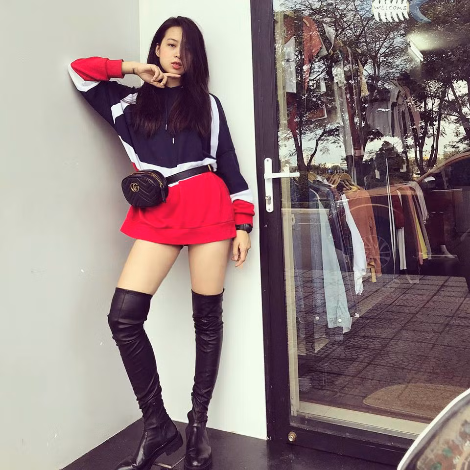 Sở hữu đôi chân dài miên man thẳng tắp, khuôn mặt ưa nhìn bắt mắt và thân hình dây thon gọn, Hoài Thương khiến nhiều anh chàng phải xao xuyến.