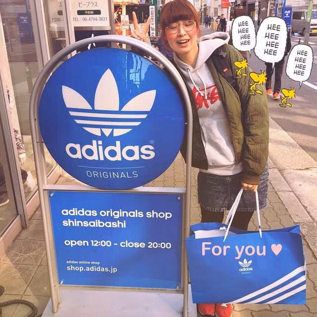 Ngoài tình yêu với bóng chuyền, Saori Kimura có một sở thích khác đó là mua sắm. Cứ mỗi khi đi thi đấu tại các quốc gia, Saori Kimura đều tranh thủ thời gian để đi mua sắm cho mình và cho bạn bè.