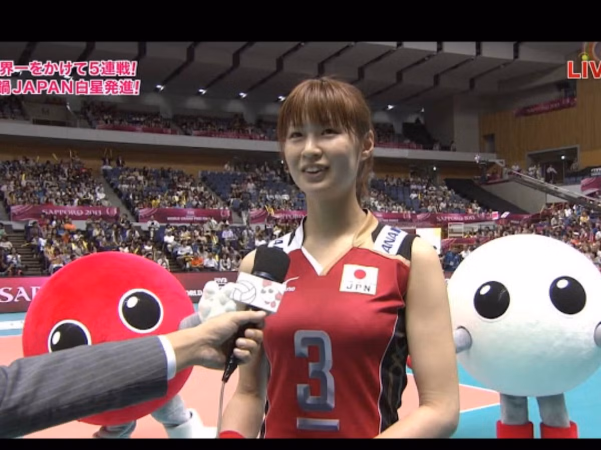 Trong màu áo của ĐT bóng chuyền nữ Nhật Bản, Saori Kimura là chủ công khá xuất sắc. Cô đã có gần 10 năm khoác áo đội tuyển quốc gia và cùng Nhật Bản giành những thành tích đáng nhớ như HCĐ giải VĐTG 2010, HCĐ Olympic London 2012 và về nhì tại FIVB World Grand Prix 2014 vừa qua.