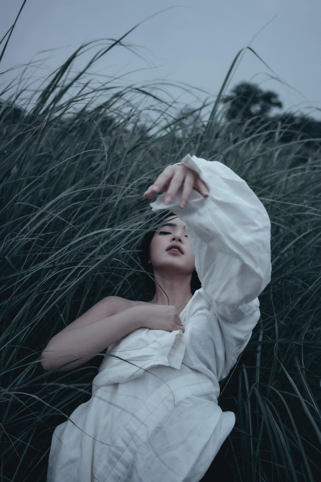 Bộ ảnh tuyệt đẹp này của Châu Bùi được thực hiện bởi nhiếp ảnh gia Thái Phạm.