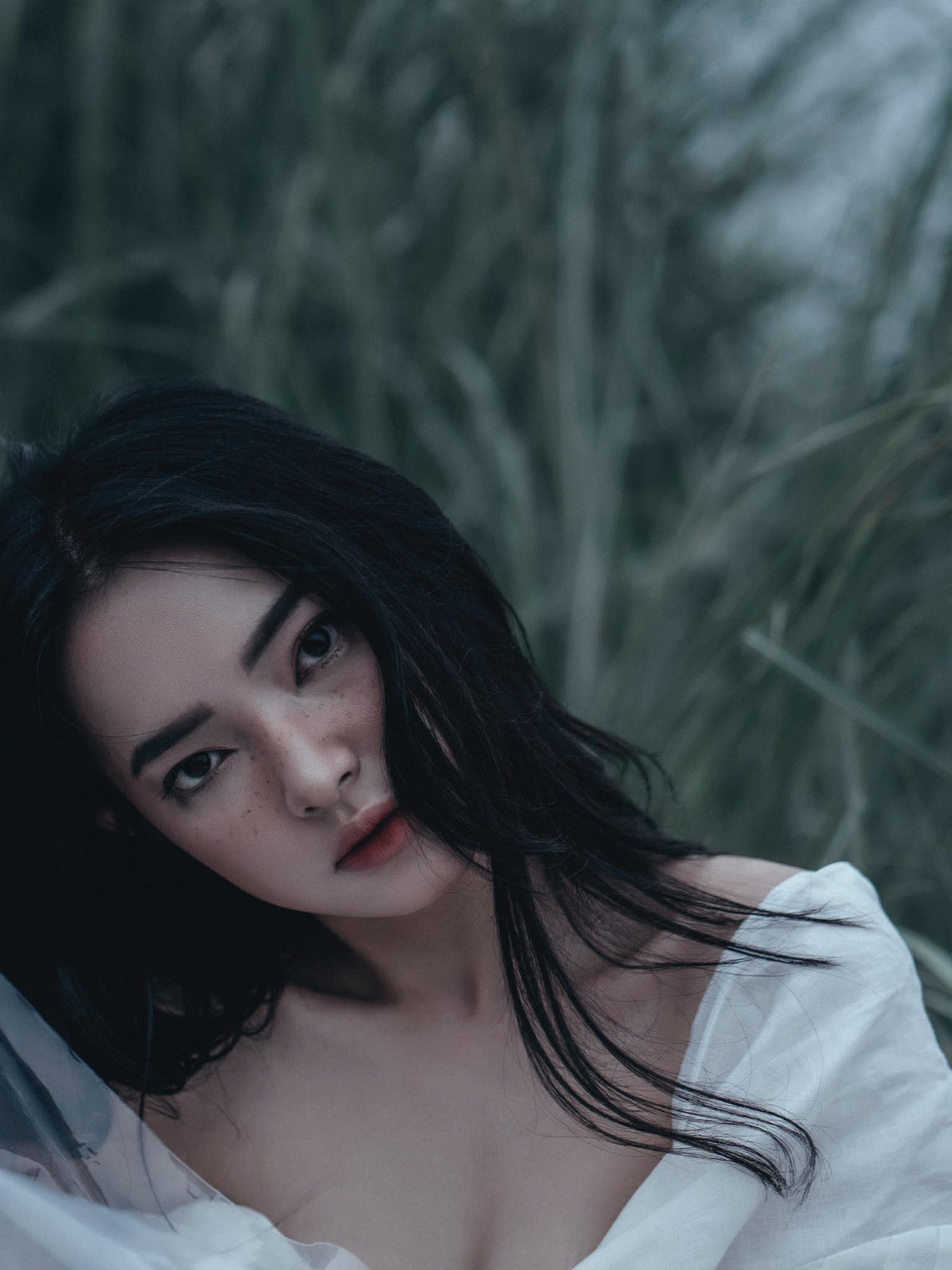 Châu Bùi đã thành "thần" trong cách tạo dáng gương mặt quyến rũ, cá tính kiểu này.