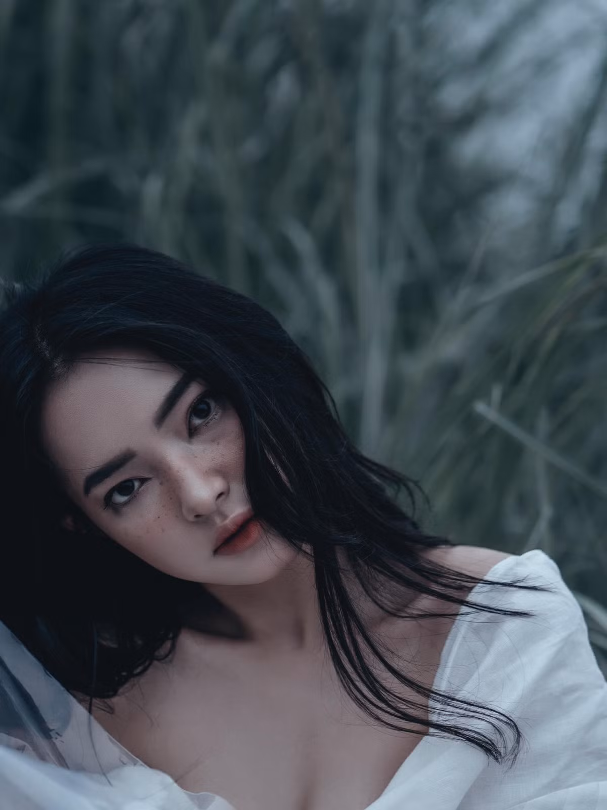 Châu Bùi đã thành "thần" trong cách tạo dáng gương mặt quyến rũ, cá tính kiểu này.