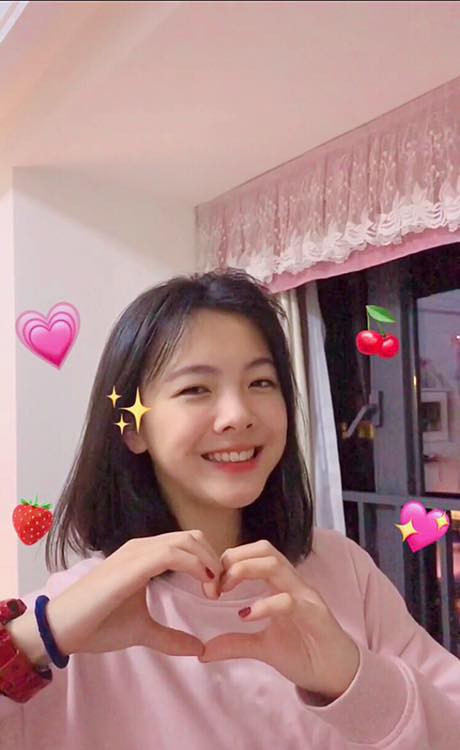 Thậm chí, nhiều người còn ví cô nàng là "của hiếm" giữa một rừng những hotgirl MXH lạm dụng son phần và các phần mềm chỉnh sửa đến nỗi nhìn siêu đơ và ai cũng giống ai.