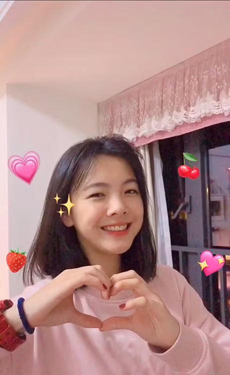 Thậm chí, nhiều người còn ví cô nàng là "của hiếm" giữa một rừng những hotgirl MXH lạm dụng son phần và các phần mềm chỉnh sửa đến nỗi nhìn siêu đơ và ai cũng giống ai.