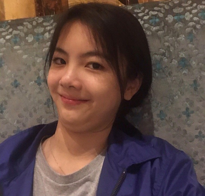 Được biết, "nữ thần mặt mộc" này có nickname là Bonnie, sinh năm 2004 và hiện đang sống tại Quảng Đông, Trung Quốc.