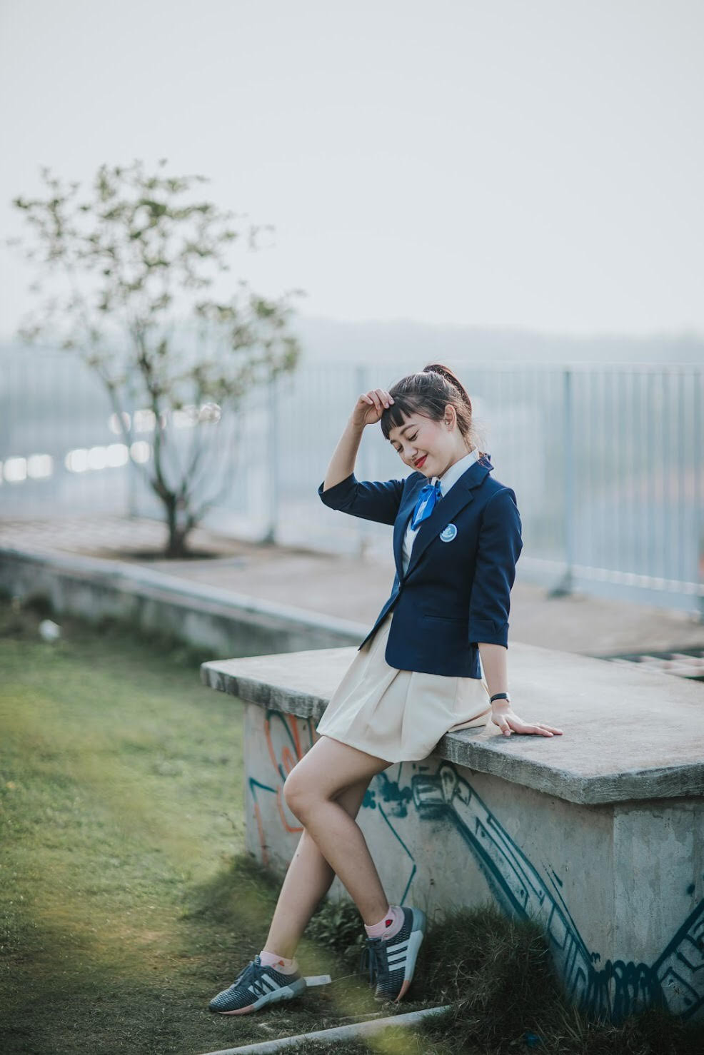 Được biết hiện tại Thúy Quỳnh vẫn là sinh viên của trường ĐH Khoa học Xã hội &amp; Nhân văn nên giữa việc đi quay và việc học được cô bạn cân bằng khá tốt để hoàn thành được cả hai công việc. Bản thân 9X này luôn ưu tiên việc học là số 1 nên các anh chị trong ê-kip cũng tạo điều kiện sắp lịch quay không trùng vào lịch học.