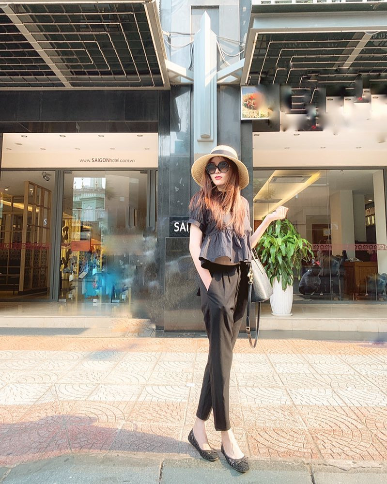 Hoa hậu Diễm Hương cho rằng: "Cả thế gian cần chỉ 1 người thấu hiểu là đủ...", khép lại tin sao Việt