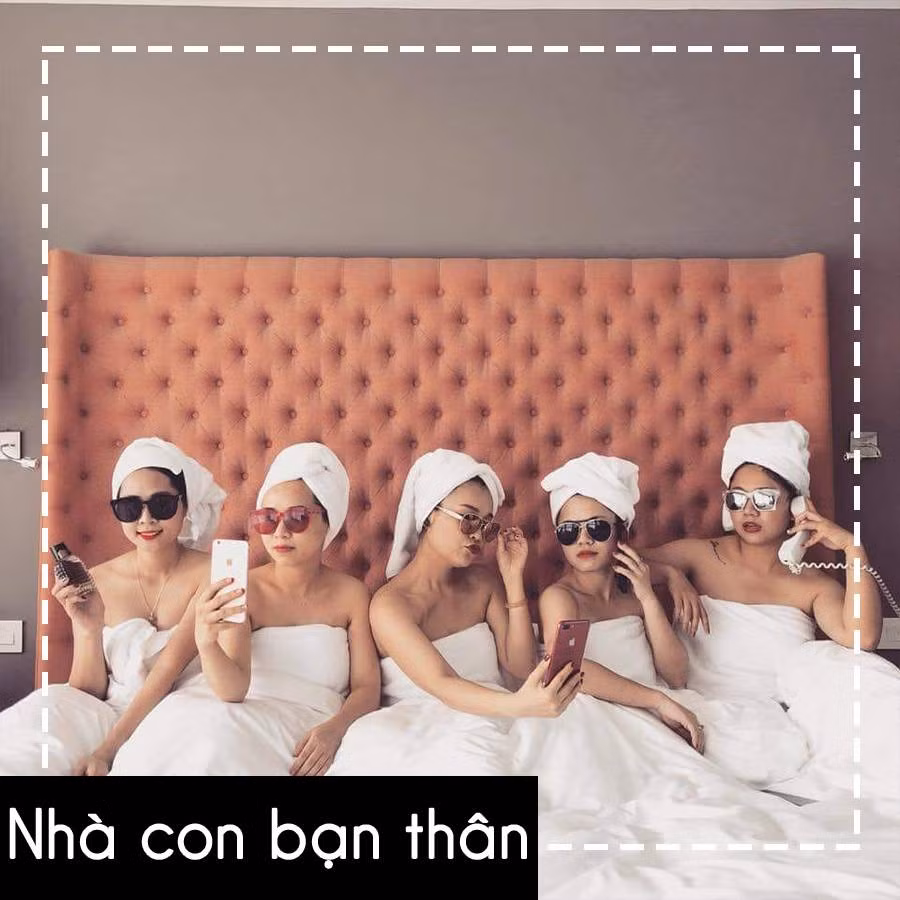 Dù ngoài đường bạn có cố tỏ ra mạnh mẽ bao nhiêu, thì hãy trở về thực sự là mình bên mấy đứa bạn và nhà đứa bạn thân là điểm đến cho bạn khi rơi vào cảnh thất tình.