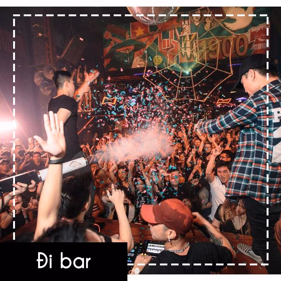 Buồn mãi chán rồi thì đến lúc yêu đời lại rồi đó, thử thay đổi "điên cuồng" một tý để thấy đời vẫn luôn đẹp tươi đi nào. Thử đi bar "thác loạn" một lần cùng với lũ bạn thân đảm bảo hết sầu đời.