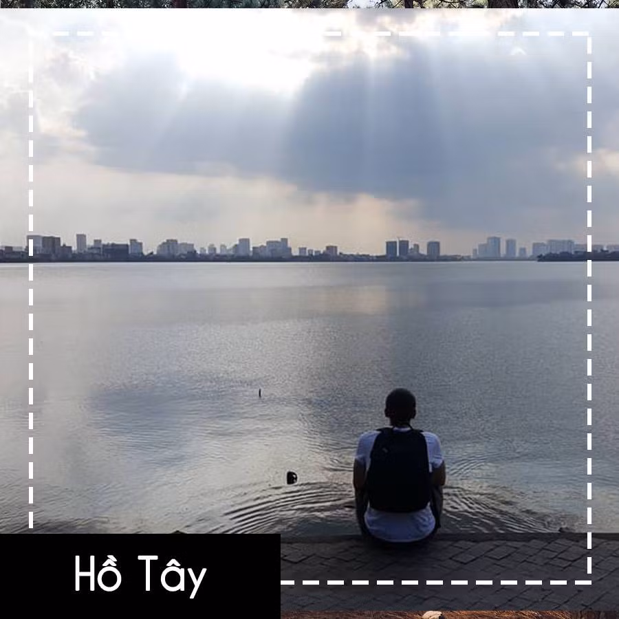 Hồ Tây vốn dĩ là một trong những địa điểm có thể khiến bạn vơi đi nỗi buồn thất tình. Đến đó, bạn có thể trầm tư suy nghĩ về những gì đã qua, khóc và uống lon bia để khỏa lấp nỗi buồn trong lòng mình.