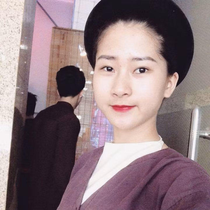 Cô gái xinh đẹp xứ Lạng này sở hữu thân hình mảnh mai, thon gọn cùng làn da trắng khiến trái tim nhiều chàng trai như muốn loạn nhịp.