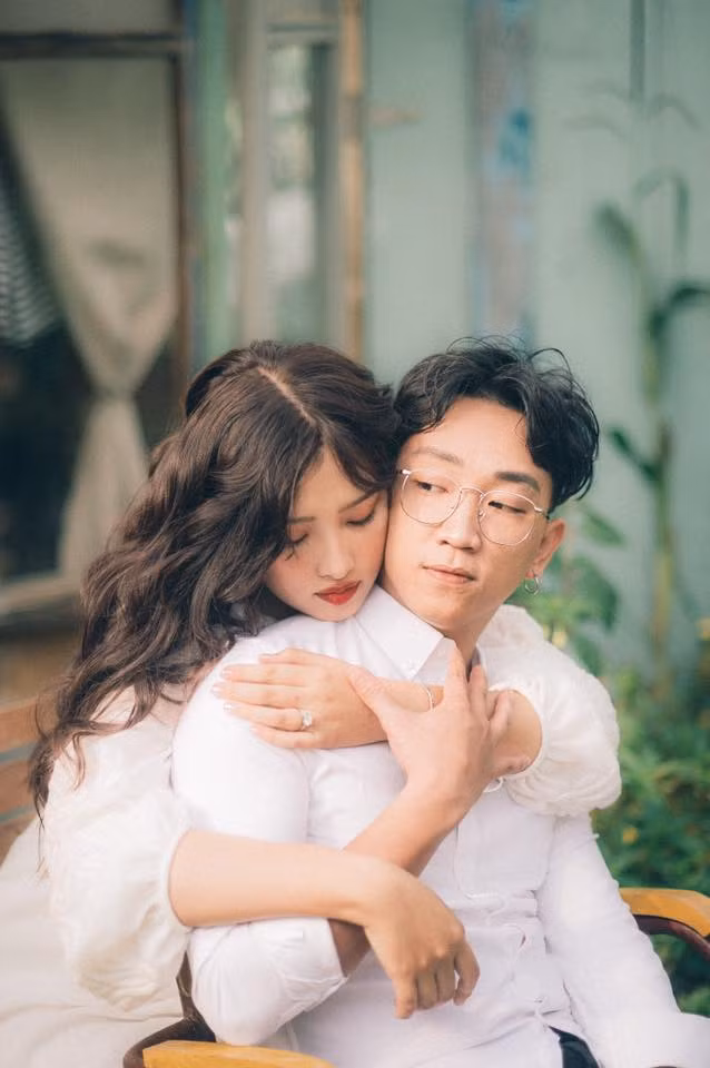 Sau khi bộ ảnh cưới cực lãng mạn của Nzim và T-Akayz được đăng tải nhiều fan hâm mộ của cả hai bày tỏ niềm vui mừng khi cặp trai tài gái sắc này chuẩn bị về một nhà. Tuy nhiên, cũng có nhiều người tỏ ra tiếc nuối khi 2 thần tượng của mình đã theo tiếng gọi của con tim mà bỏ cuộc chơi.