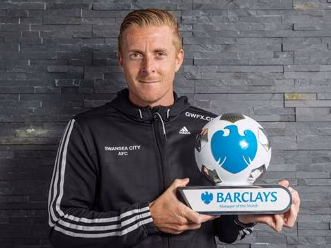 4/2/2014, Garry Monk được bổ nhiệm là một cầu thủ kiêm huấn luyện viên tạm thời sau khi ông Michael Laudrup bị sa thải. Một chuỗi các kết quả khiến Swansea nằm trong nhóm dẫn đầu của bảng xếp hạng Premier League và Garry Monk giành được giải thưởng Huấn luyện viên của tháng 8 năm 2014.