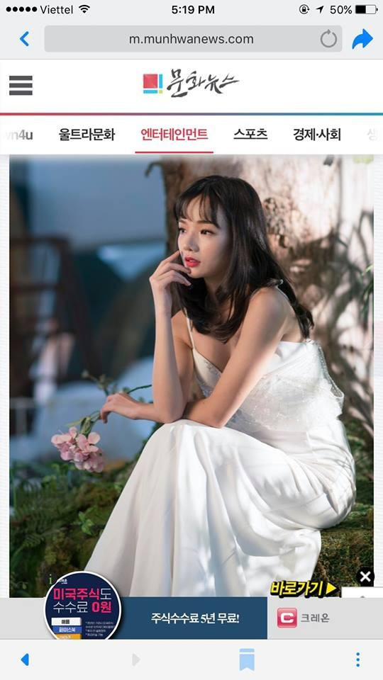 Ngay sau khi xuất hiện trên loạt báo Hàn Quốc, Theo đó, Thủy Tiên nhận được nhiều lời khen ngợi về khuôn mặt xinh đẹp và vóc dáng cân đối, gợi cảm của mình.