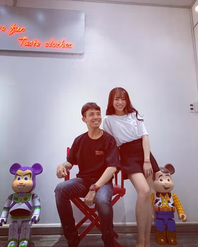 Việc con gái đại gia Minh Nhựa trở thành gương mặt hot trên MXH là điều khỏi phải bàn cãi vì là hình mẫu hoàn hảo của người sinh ra đã ở vạch đích: vừa giàu vừa giỏi.