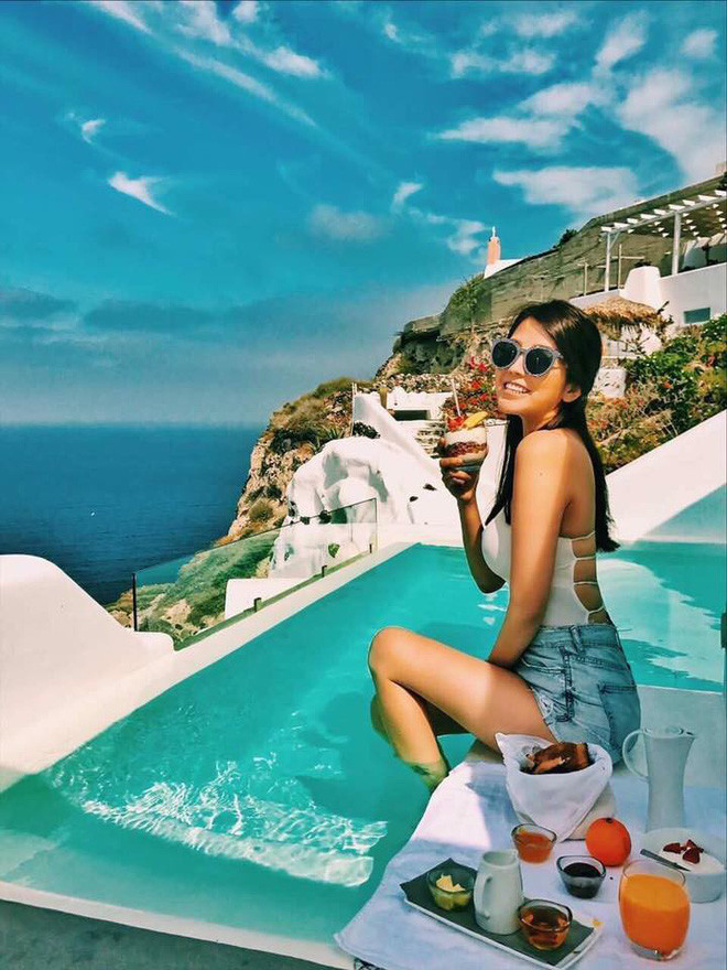 Dù nổi tiếng trên mạng xã hội nhưng cô Kim Thoa vẫn luôn điềm đạm, kín tiếng, không mấy khi nói về cuộc sống riêng tư, không bao giờ nhắc đến người đàn ông của mình.