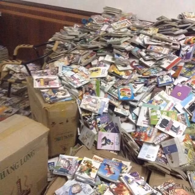 Theo đó, bức hình của anh chàng chụp lại tủ truyện tranh hơn 6000 cuốn của mình được đăng tải trên nhiều trang mạng xã hội và lan truyền với tốc độ chóng mặt. Rất nhiều người bày tỏ sự hào hứng, thích thú với anh chàng cuồng truyện tranh này.