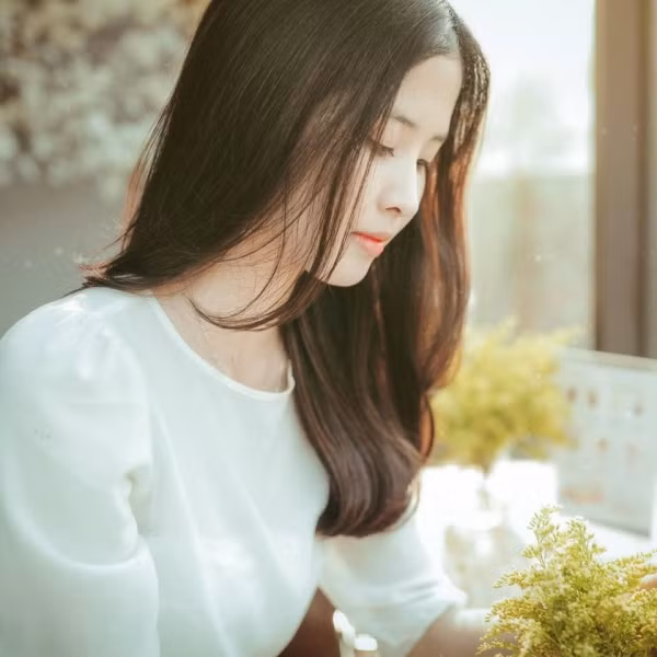 Thời đi học, Ngọc Diệp từng là một teen girl nổi bật của THPT Thái Phiên. Khi lên đại học, nữ sinh 9X Đà Nẵng đoạt giải “Nữ sinh có gương mặt khả ái” khi đại diện cho trường đại học Ngoại Ngữ tham gia tranh tài trong cuộc thi “Duyên dáng sinh viên đại học Đà Nẵng 2013”.