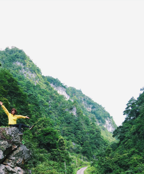 Cảnh sắc của Pác Bó khiến nhiều người không khỏi ngạc nhiên, trầm trồ khi tận mắt được chứng kiến một thiên nhiên vô cùng tươi đẹp với những con suối trong vắt, con dốc, vách đá sừng sững. Ảnh:@firefly208