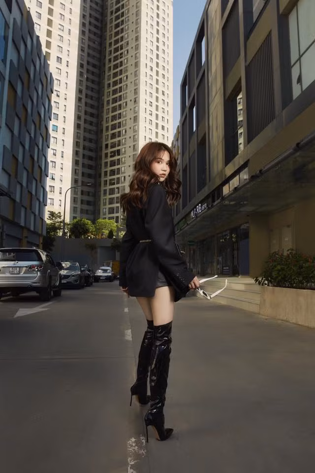 Ngay sau khi đăng tải bộ ảnh theo phong cách strees style này, rất nhiều lời khen đã được CĐM gửi tới Ngọc Trinh.