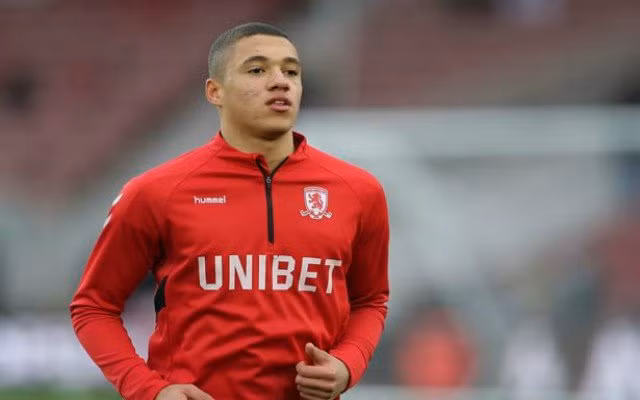 Mới đây, theo tiết lộ từ tờ The Sun, Burnley đã sẵn sàng bỏ ra 9 triệu bảng để chiêu mộ trung vệ đầy triển vọng này. Cần nói thêm, Wood cũng đang nằm trong tầm ngắm của hai ông lớn thành London là Tottenham và Arsenal.