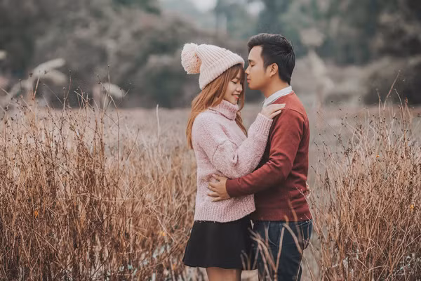 Ngọc Anh không ngại tiết lộ bản thân cao 1,6 m, trong khi bạn gái cao 1,57 m. Anh chàng không cảm thấy chạnh lòng hay tự ti trước những lời bình phẩm về vẻ bề ngoài của mình, ngược lại còn cảm thấy thú vị khi đọc được những bình luận dễ thương.