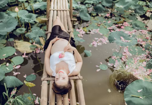 Chị Hải Yến cũng cho biết ban đầu khi mặc bộ yếm để chụp ảnh chị cũng không hình dung được trông mình sẽ như thế nào. Tuy nhiên thật bất ngờ là chị được mọi người xung quanh hết lời khen ngợi.