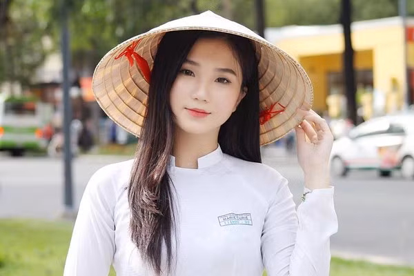 Hiện tại, Thu Tâm đã là tân sinh viên của ĐH RMIT TP HCM. Qua thời gian, cô bạn này càng ngày càng đẹp lên và rạng rỡ như đóa hoa.