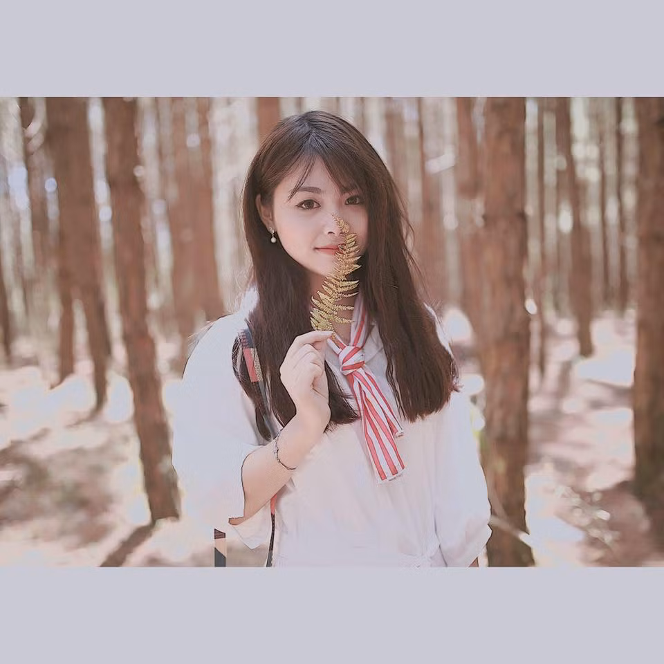 Được biết đây là lần đầu tiên cán bộ thông tin truyền thông xin đẹp Thanh Thư tham dự một kỳ SEA Games và với cô mọi chuyện đều rất mới mẻ và bỡ ngỡ. Tuy nhiên, làm dần rồi sẽ quen và chính sự cần mẫn và chăm chỉ đã giúp cô bạn này vượt qua rất nhiều khó khăn.