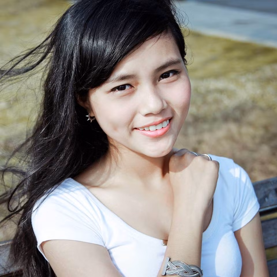 Sau khi bất ngờ được các dân mạng nước ngoài để mắt tới, Tường Vi đã mạnh dạn trở thành người mẫu ảnh từ năm 2014 và là gương mặt được nhiều nhiếp ảnh gia chọn cộng tác. Tuy nhiên, hot girl nổi tiếng của trường Bách Khoa xứ Đà thành này chia sẻ rằng cô chụp ảnh không phải để gây chú ý mà chỉ vì sở thích và để lưu lại những khoảnh khắc đẹp nhất của tuổi thanh xuân.