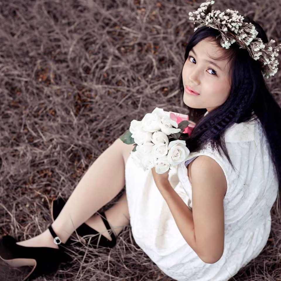 Nhận xét nét đẹp của Tường Vi nhiều trang mạng trong nước cùng như nước ngoài cùng có nhận định chung rằng cô gái này sở hữu vẻ đẹp đặc trưng của con gái Việt Nam với gương mặt trái xoan, đôi mắt to, nụ cười tươi cùng mái tóc dài.