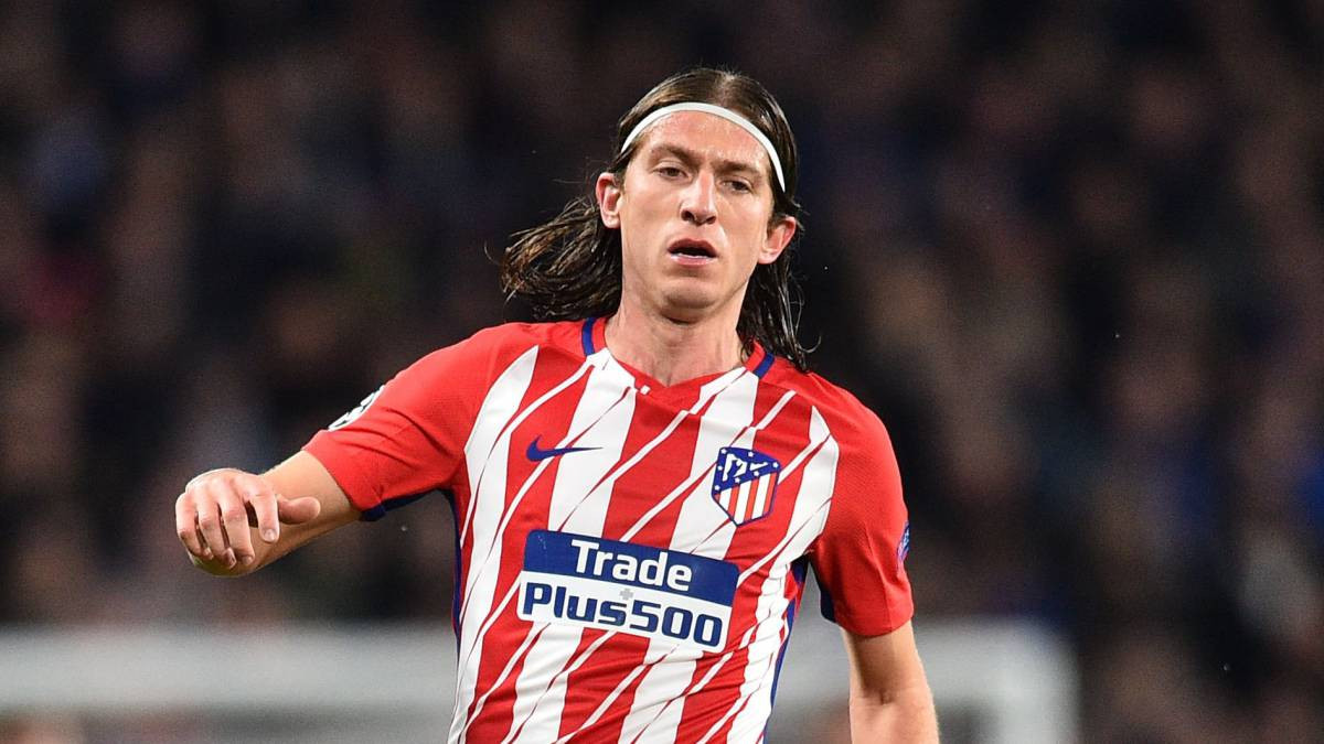 Hậu vệ cánh của Atletico Madrid, Filipe Luis đã đề xuất với lãnh đạo CLB được phép di chuyển đến PSG ngay Hè này.