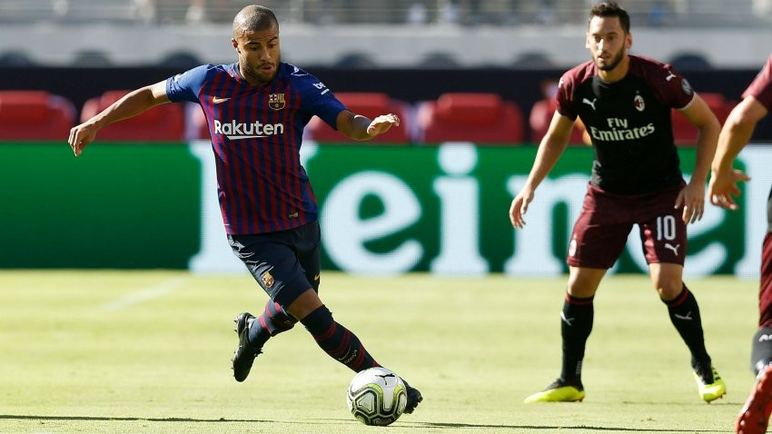 Phong độ ấn tượng ở mùa trước cùng các trận đấu giao hữu tiền mùa giải năm nay là không đủ để Barcelona giữ Rafinha ở sân Camp Nou.