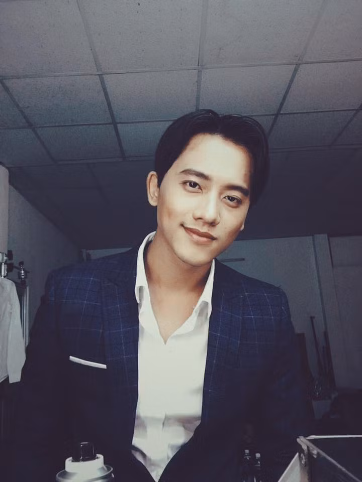 Sau MV Em gái mưa, Tài Phến nhận được nhiều sự yêu mến của mọi người. Với khả năng diễn xuất cùng ngoại hình ấn tượng, fan tin rằng chàng trai sẽ tỏa sáng hơn nữa ở cả sân khấu lẫn điện ảnh.