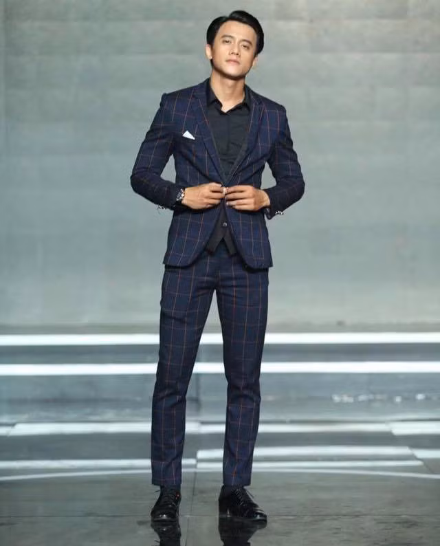 Hiện ngoài những vai diễn trong các dự án phim, Mai Tài Phến còn là gương mặt xuất hiện trong nhiều show thời trang của các nhà thiết kế nổi tiếng tại Sài thành.