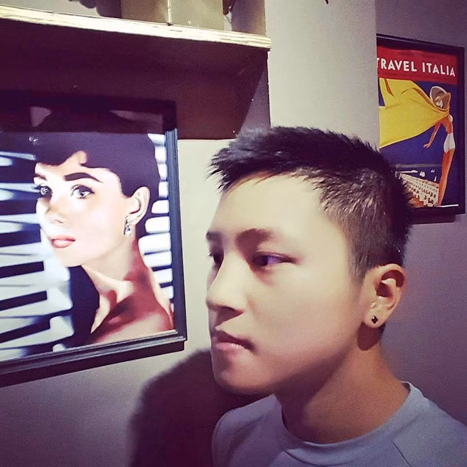 Ngoài việc là một Youtuber, Thành Lộc còn nhận làm thêm nhiều thứ nhưng nhìn chung là những công việc có thể kiếm tiền trên mạng. Sau 2 năm tích góp và tiết kiệm bằng nhiều cách, Lộc đã mua được chiếc xe ô tô trị giá 729 triệu cho bố mẹ. Xe có giấy tờ đầy đủ là 800 triệu. Tất cả số tiền này đều là của Lộc.