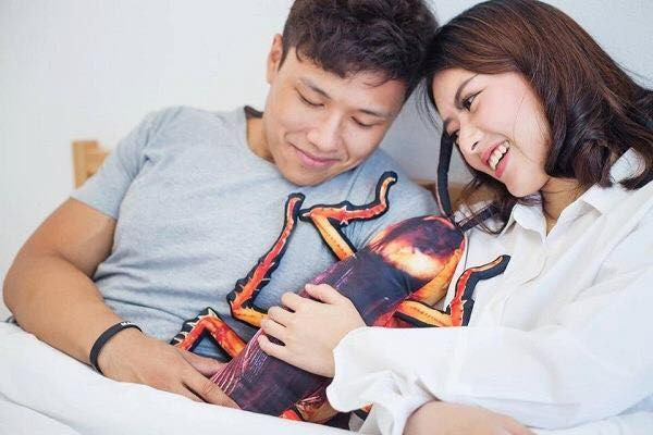 Những chiếc gối ôm con gián có đầy đủ kích cỡ từ to cho tới nhỏ và giá của mỗi chiếc gối này cũng vì đó mà có sự chênh lệch.