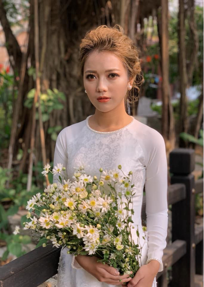 Vũ Thắm chia sẻ thêm: "Nhan sắc hiện tại là mình thừa hưởng từ mẹ. Mẹ rất giống người Ấn Độ và mình cũng được nhận xét như thế nhưng khẳng định lại là nhà mình Việt 100% luôn".