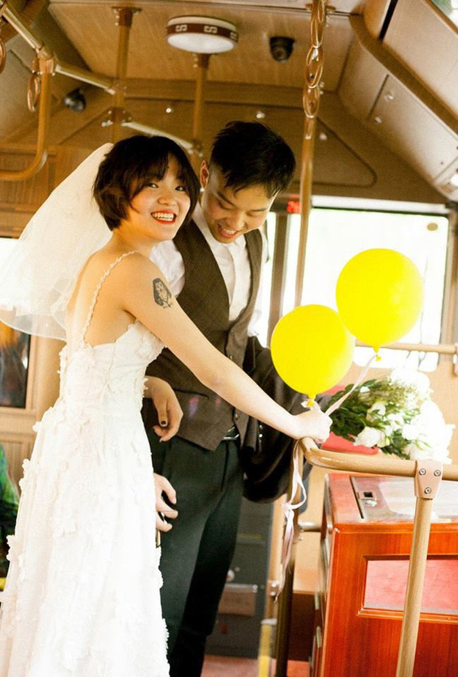 Không chỉ vậy, điểm nhấn của bộ ảnh cưới này là không cần dùng quá nhiều đạo cụ, chỉ một vài nét chấm phá cũng đủ gọi về cả mùa hè với những gì tươi mát, giàu sức sống nhất.