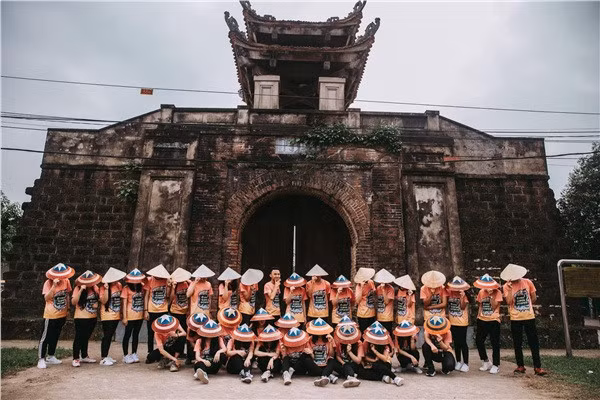 Được biết, các thành viên trong lớp đều là những tín đồ mê phim, đặc biệt là nhân vật Captain America. Sự đổ bộ của bom tấn Endgame đã gợi nguồn cảm hứng cho cả team để tạo nên bộ ảnh kỷ yếu vô cùng ấn tượng này.