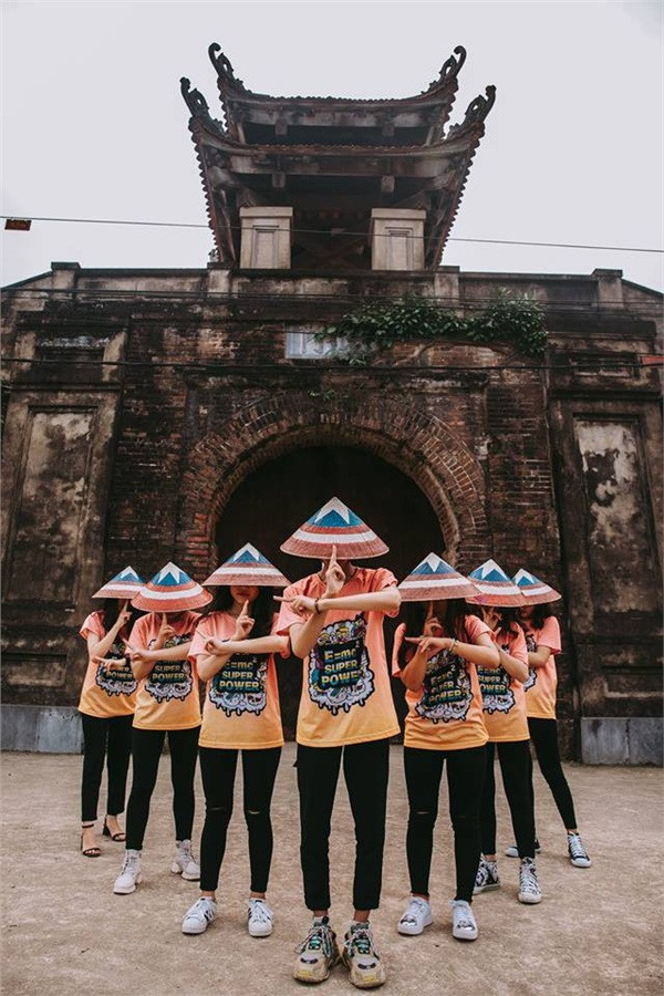 Được biết, bộ ảnh kỷ yếu Endgame đang gây bão khắp các diễn đàn học đường mấy ngày qua là của các bạn học sinh lớp 12A1 THPT Nguyễn Duy Trinh (Huyện Nghi Lộc, tỉnh Nghệ An).